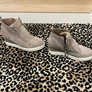 Super cute wedge tennis shoes